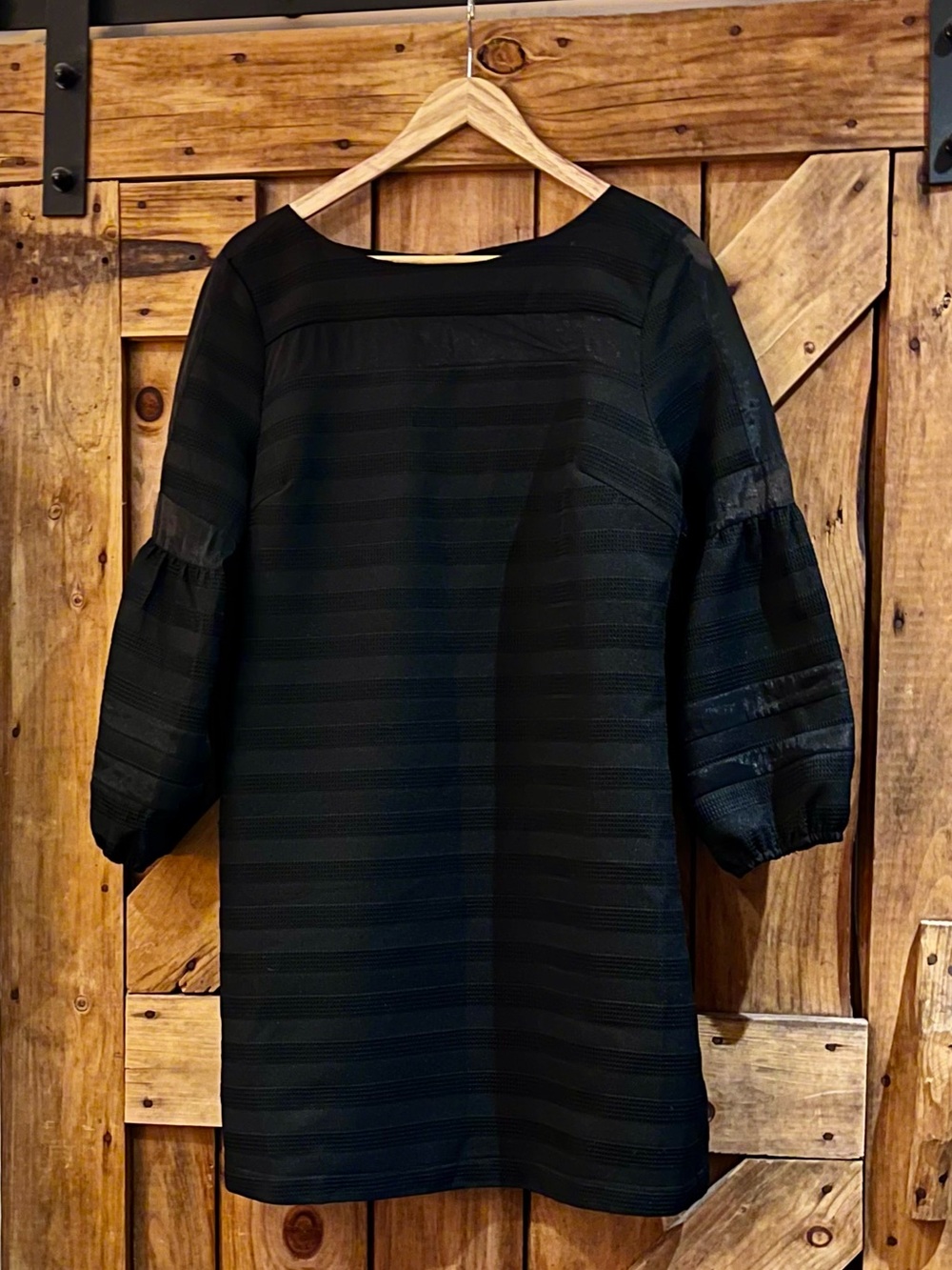 Adelyn Rae Black Ruffle-Sleeve Tunic Top size medium